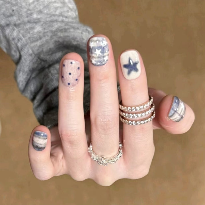 Trendige Grafik Nagelkunst Set Karnz
