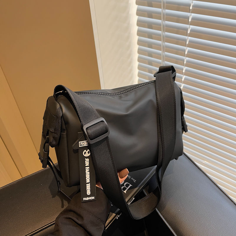 Elegante Mehrzweck-Schultertasche Karnz