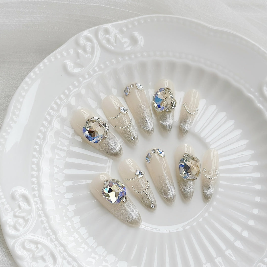 Dekoratives Nail Art Set mit Strass- und Metallic-Akzenten