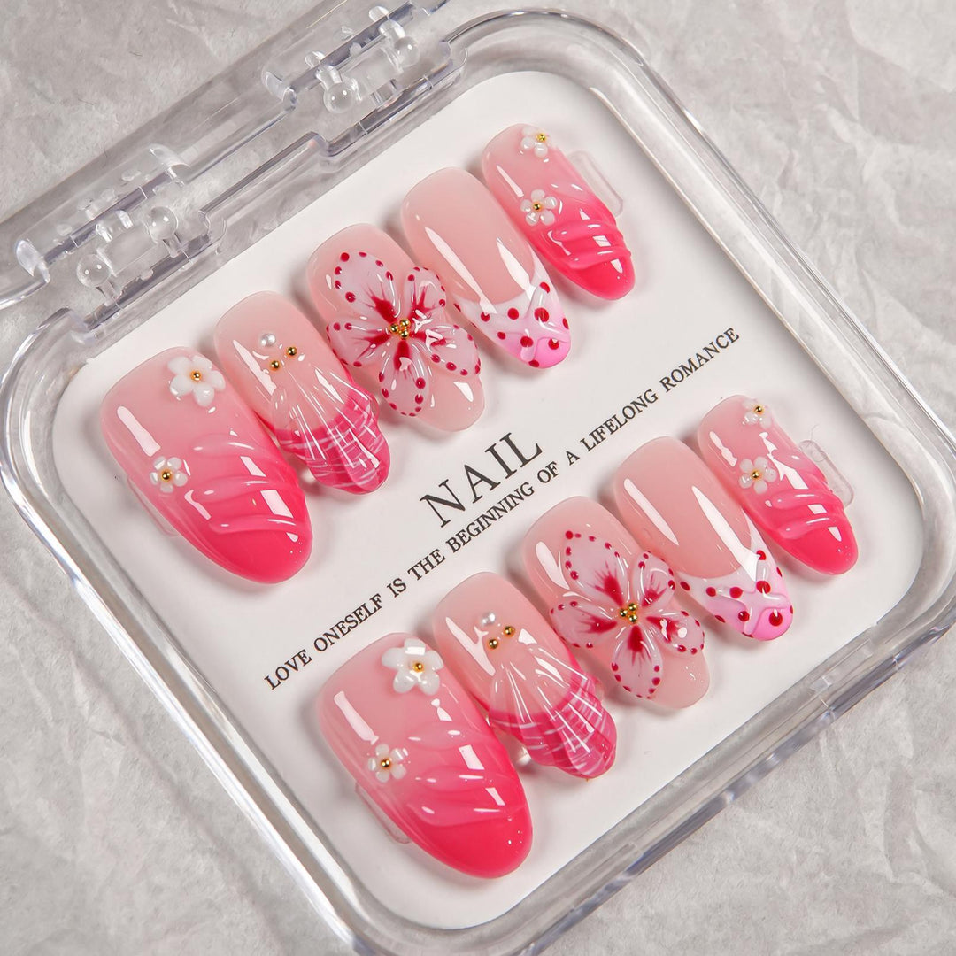 Dekoratives Press-on-Nagelset mit Floral-Designs