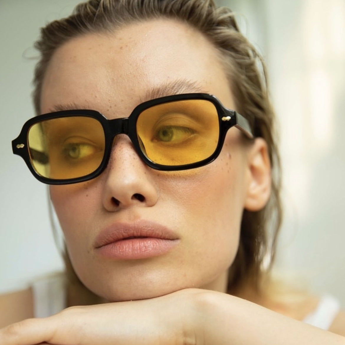 Damen quadratische Sonnenbrille mit stylishem und robustem Rahmen Karnz