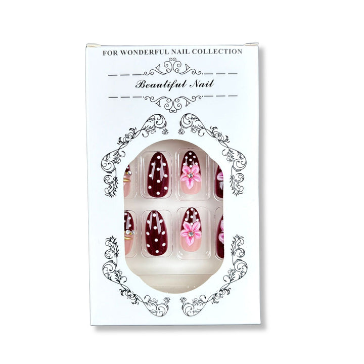 Dekoratives Press-On Nagelkunstset mit floralen Akzenten 1790746306