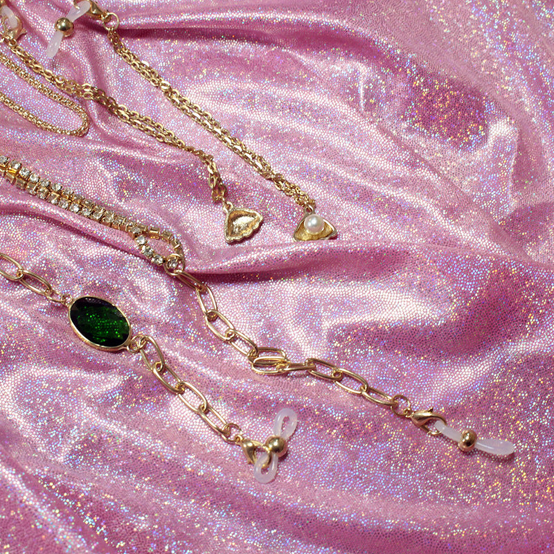 Elegante Kette mit Grünem Stein und Goldenen Akzenten Karnz