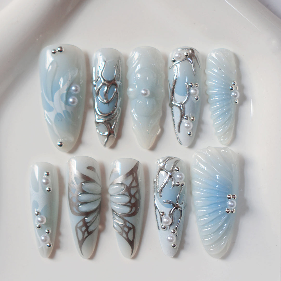Künstlerisches Press-On Nageldesign Karnz