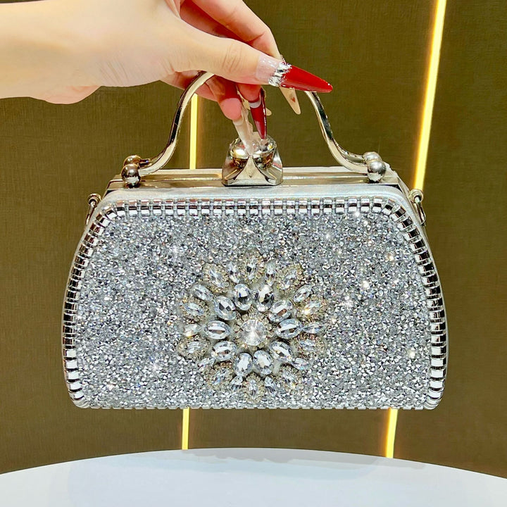Vintage-inspirierte, mit Kristallen verzierte Handtasche zum Halten