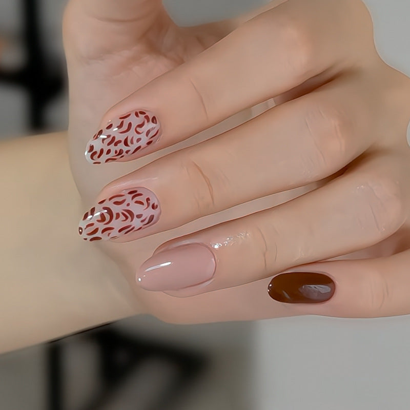 Künstlerisches Press-On Nagelset Karnz