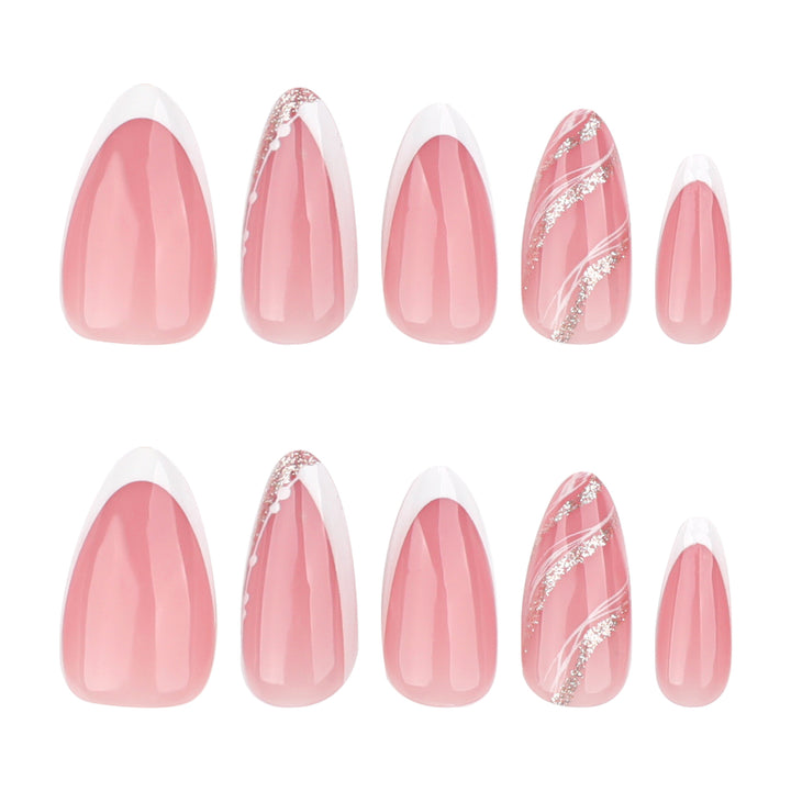 Elegante French-Tip Kunstnägel mit Glitzerakzenten Karnz