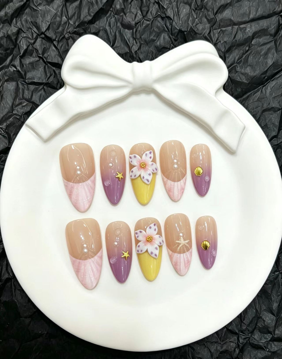 Blumenverziertes Press-On Nagelkunst-Set