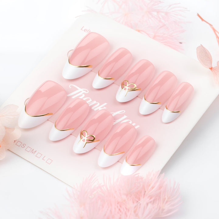 Elegantes French Tip Press-On Nagelkunstset mit goldenen Akzenten Karnz