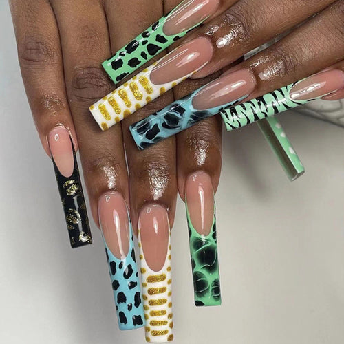 Elegantes kristallverziertes Press-On-Nageldesign Karnz