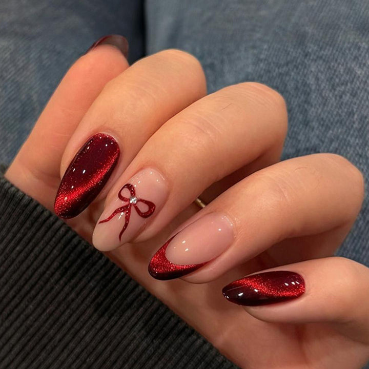Kunstnagelset mit luxuriösen Ombre-Effekten und filigranen Schleifen Karnz