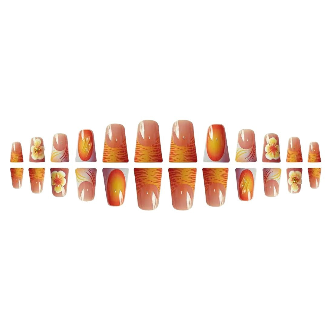 Künstlerisches Florales Press-On Nageldesign Karnz