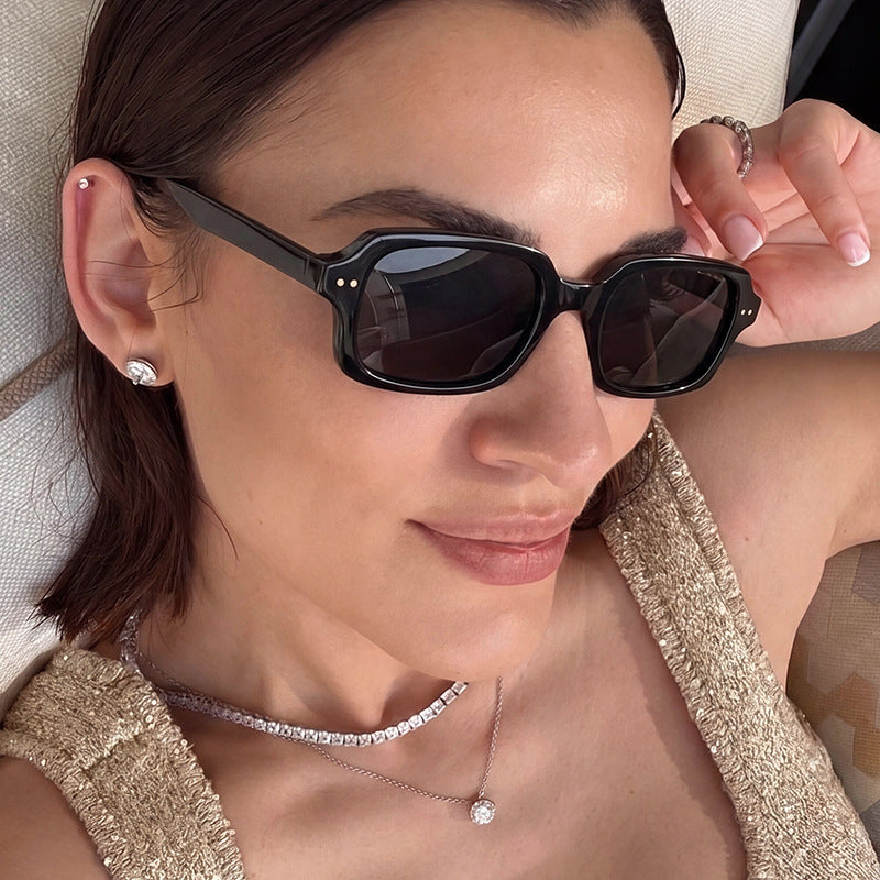 Damen stilvolle quadratische Sonnenbrille mit markanten Akzenten Karnz