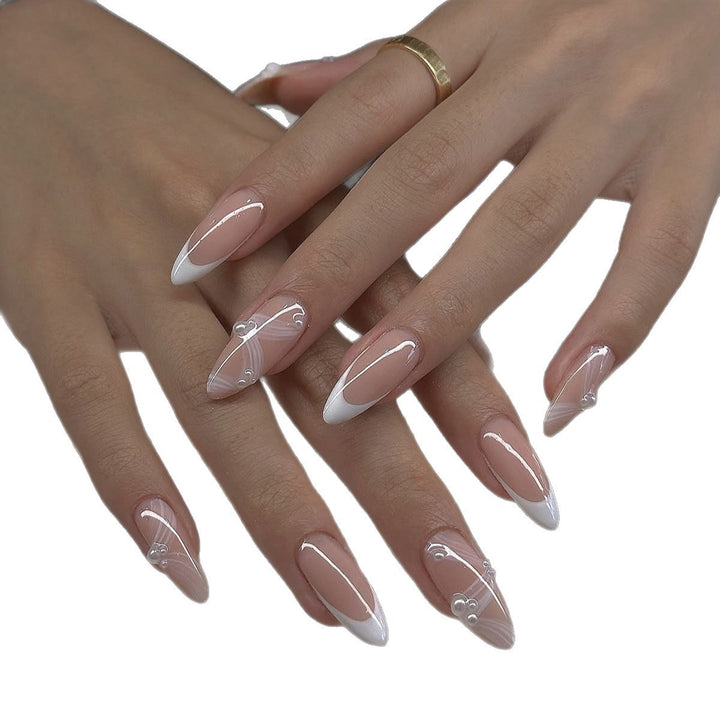 Kreatives Kunstnagelset mit eleganten Spitzen und Glitzerverzierungen Karnz