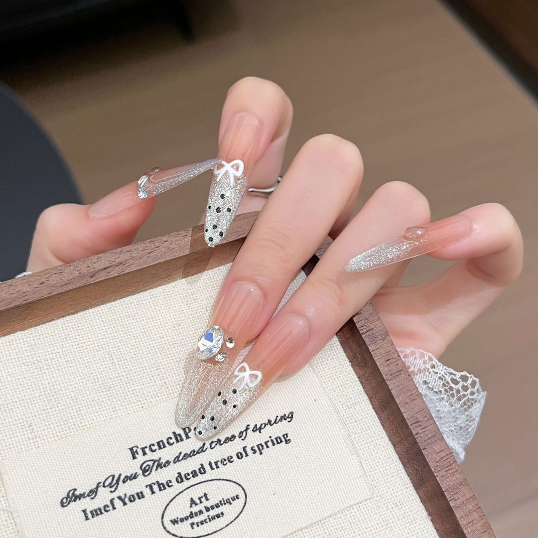 Glitzernde Dekorative Press-On Nagelkunst Karnz