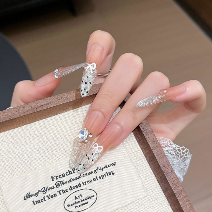 Glitzernde Dekorative Press-On Nagelkunst Karnz