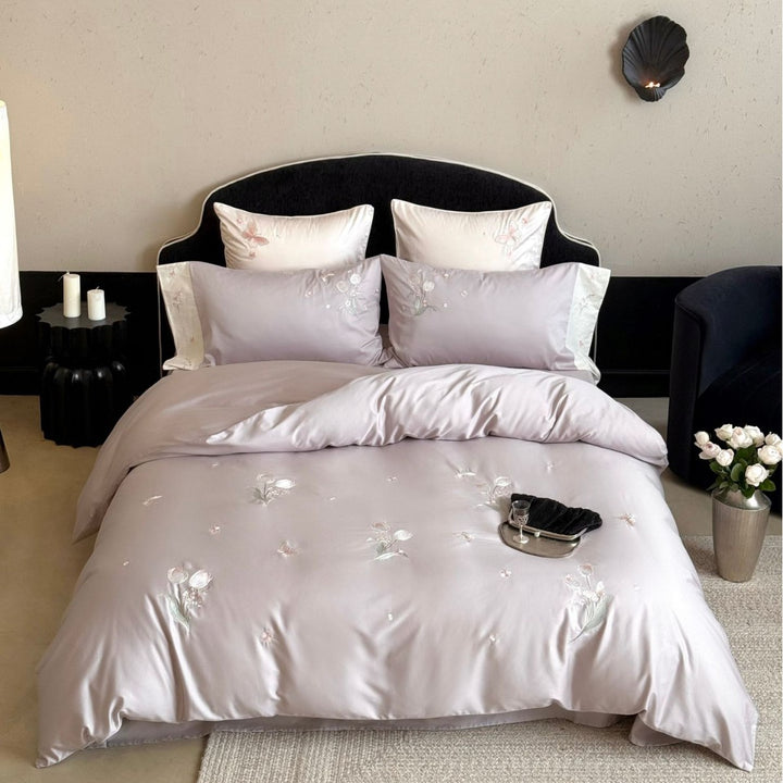 Luxuriöses Satin-Bettwäsche-Set mit feiner Blumenstickerei Karnz