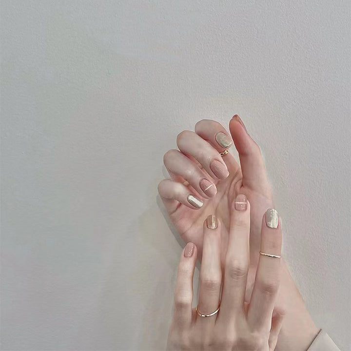 Elegante Metallic Nagelkunst
