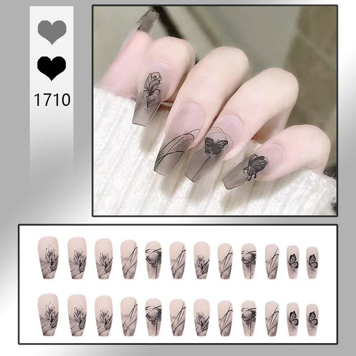 Kunstnagelset mit eleganten Blumendesign und filigranen Schmetterlingsmotiven Karnz