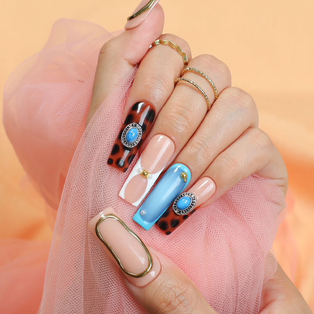 Kunstnagelset mit luxuriösen Design-Elementen und kreativen Akzenten Karnz