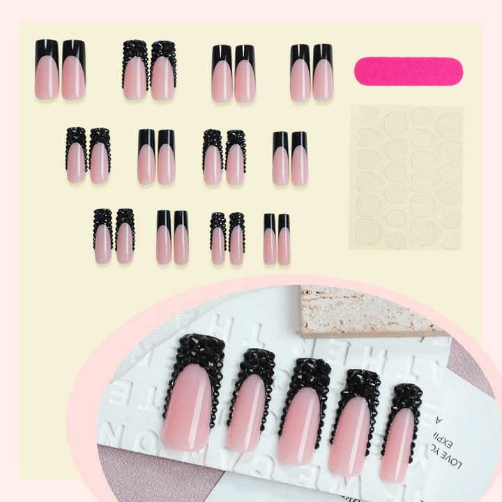 Elegantes Nagelkunst Press-On-Set mit dekorativen Edelsteinen Karnz