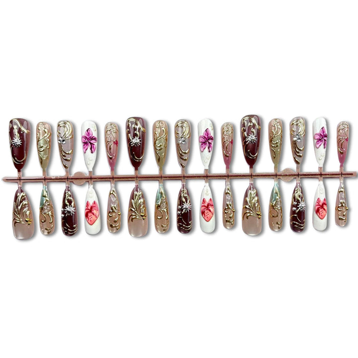 Elegantes Druck-Nagelset im Blumen-Design