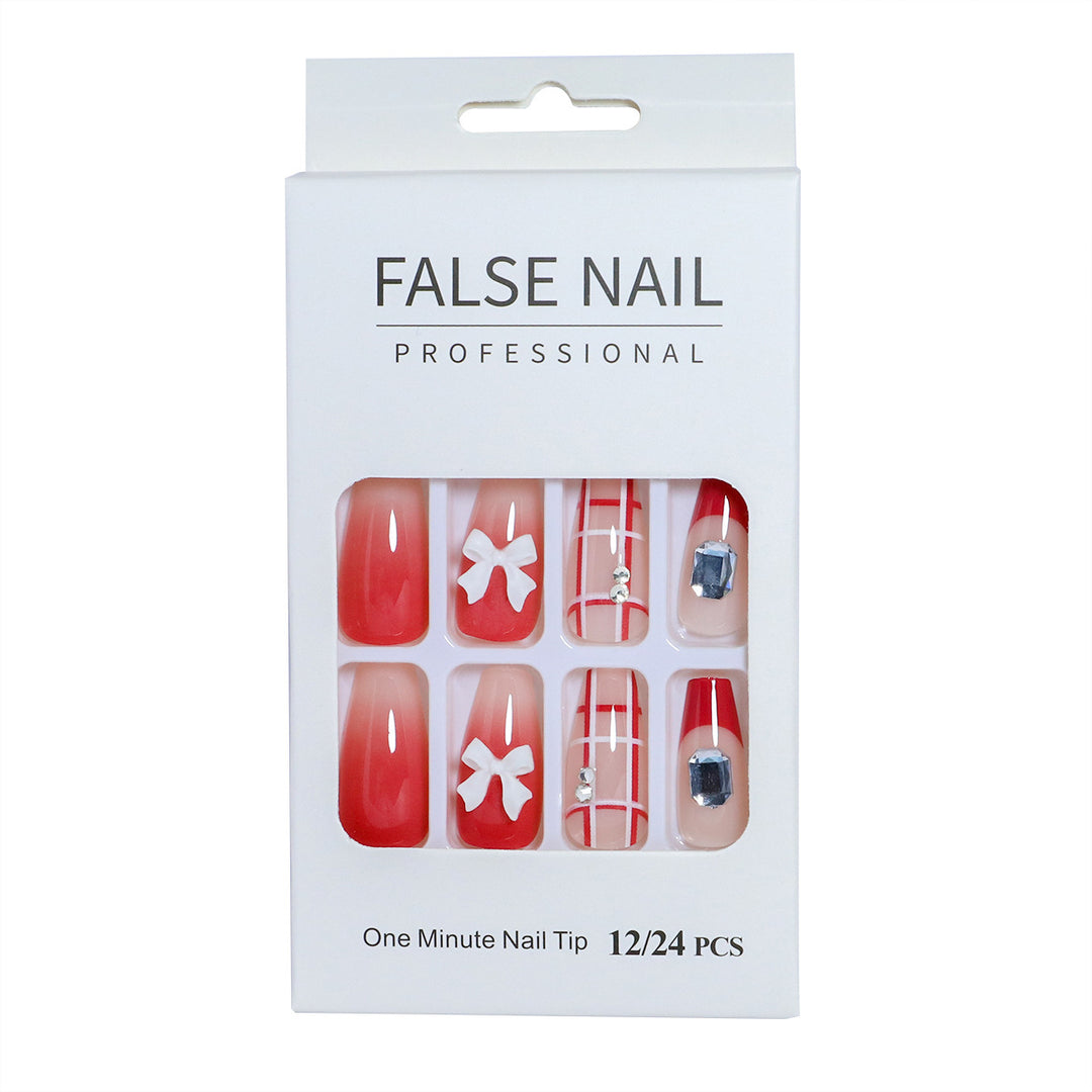 Dekorativer Press-On-Nagelset mit 3D-Akzenten Karnz