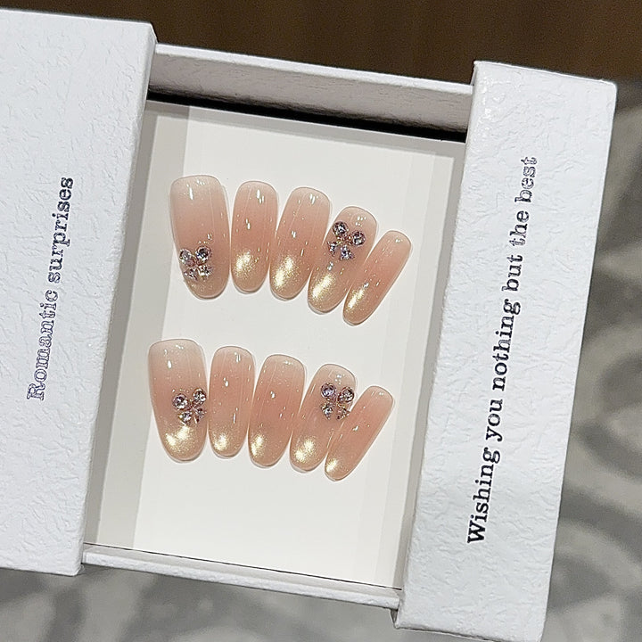 Elegante Kunstnägel mit Glitzer und Floralem Design Karnz