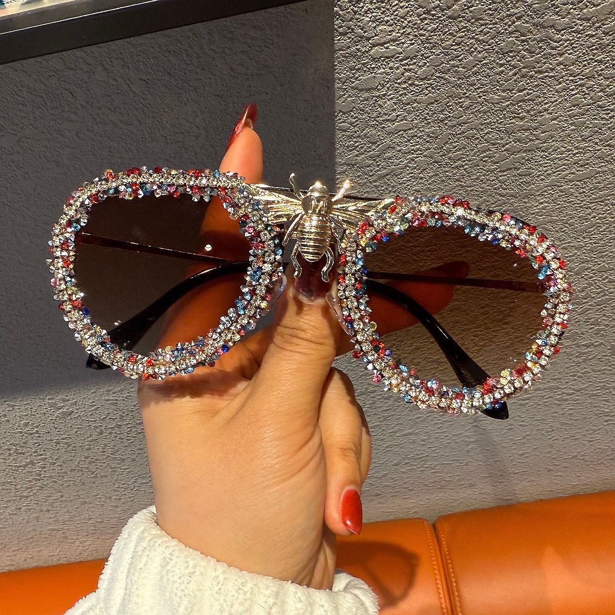 Damen Glamouröse Statement-Sonnenbrille mit einzigartigem Insektendesign Karnz
