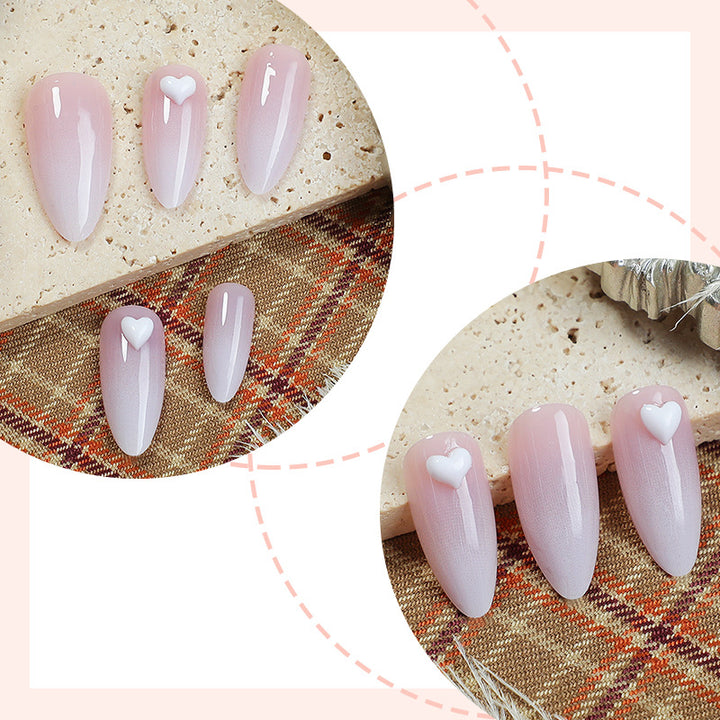 Elegantes Press-On-Nagelset mit Herzverzierungen Karnz