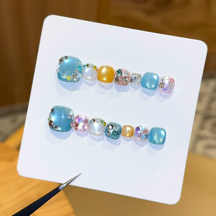 Kunstnägel mit Funkelnden Akzenten und Glitzerndem Design Karnz