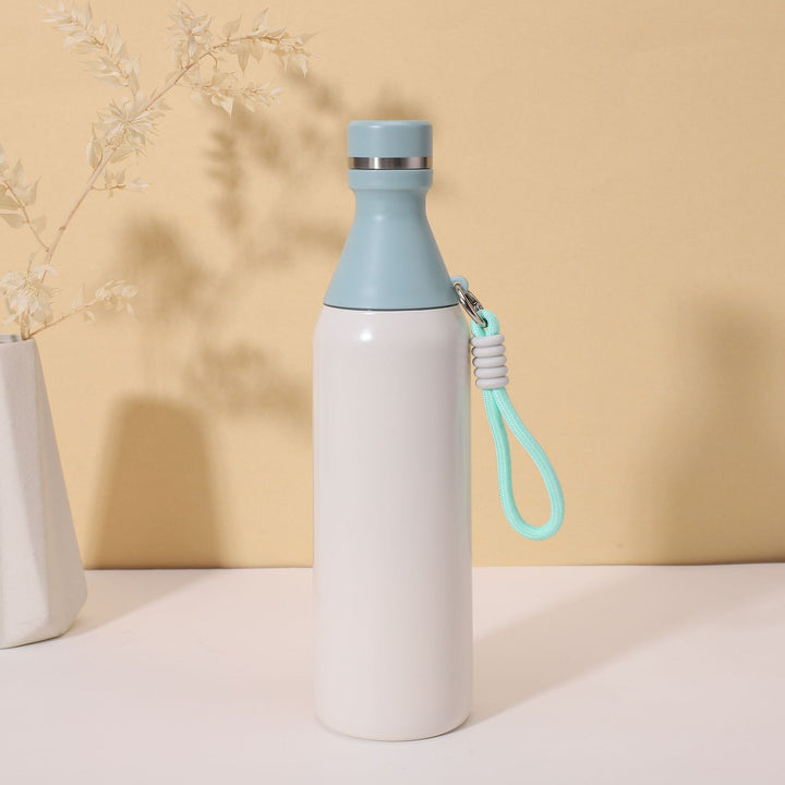 Damen isolierte Wasserflasche mit praktischem Trageband Karnz