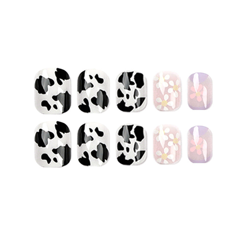 Kreative Nagelkunst mit Blumen- und Tiermotiven Karnz