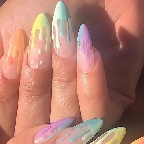 Kunstnagelset mit stilvollem Wassertropfen-Muster Karnz