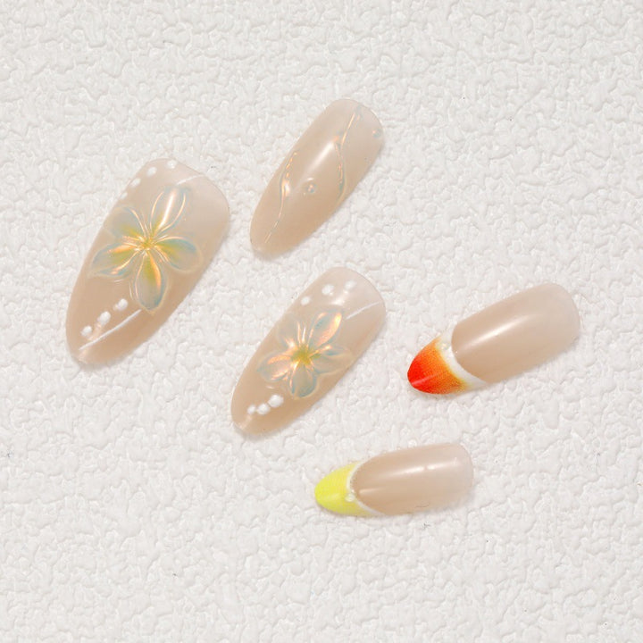 Kunstvolle Nagelset mit floralen Motiven Karnz