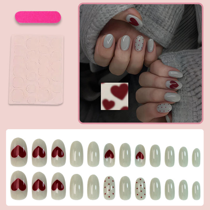 Kunstnagelset mit romantischen Herz- und Punktmotiven Karnz