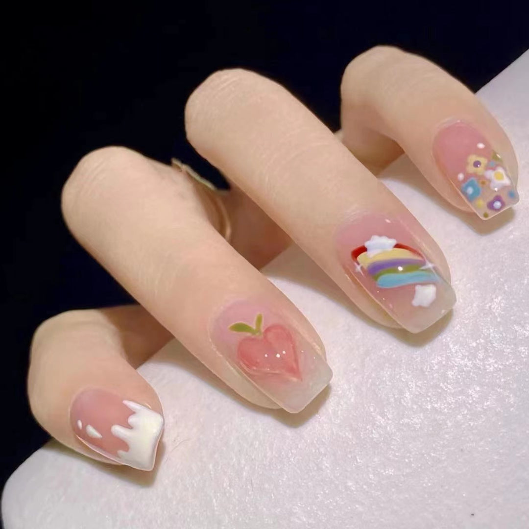 Kreative Nagelkunst mit Obst- und Blumenmotiven Karnz