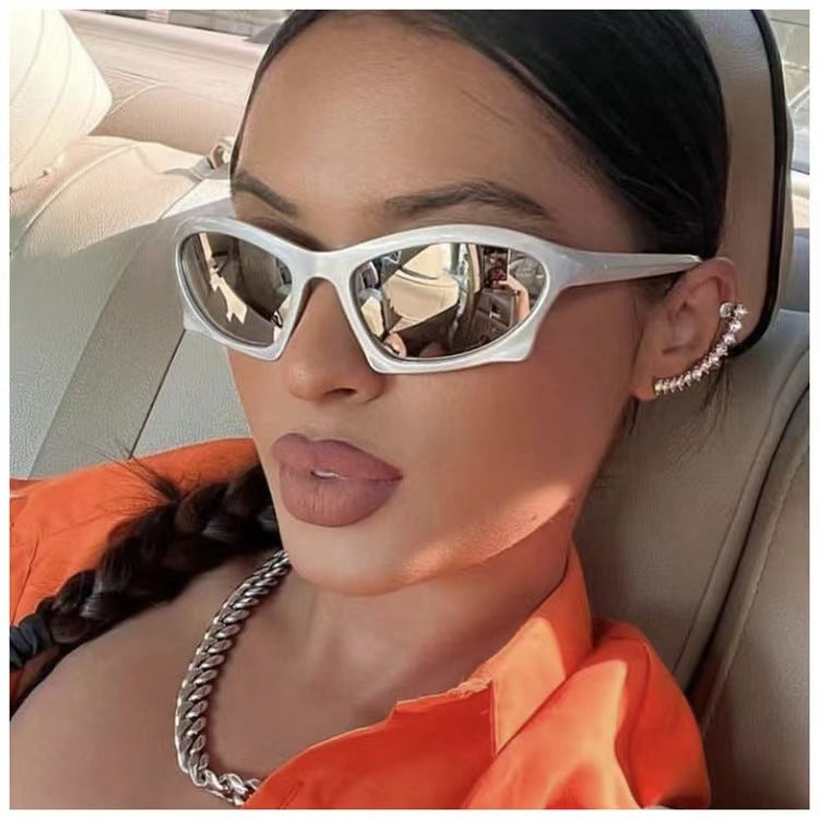 Damen moderne und stilvolle Sonnenbrille mit attraktivem Design Karnz