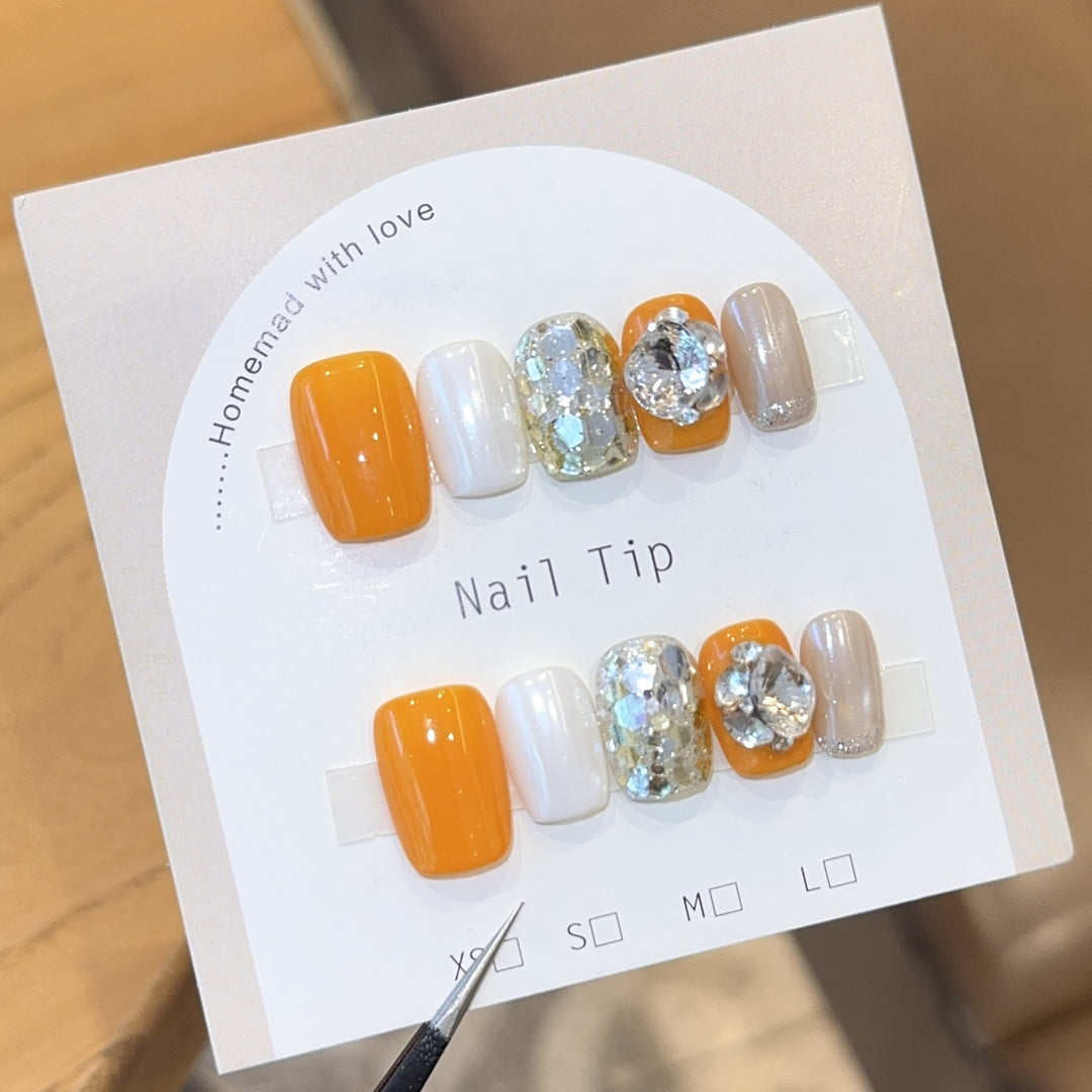 Kunstnagel Set mit Funkelnden Akzenten und Kreativen Designs Karnz