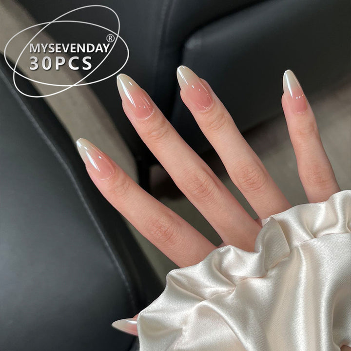 Elegantes Stiletto Press-On-Nagelset mit natürlichem Ombre-Finish Karnz