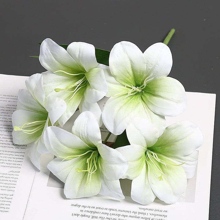 Dekoratives künstliches Blumenarrangement für Zuhause