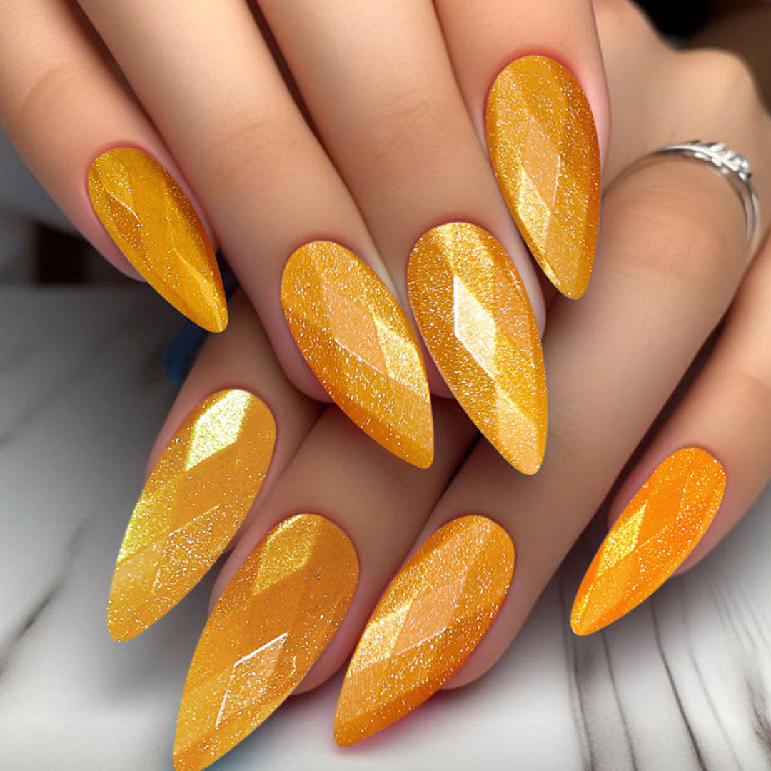 Glitzernde Stiletto-Nagelkunst-Verlängerungen Karnz