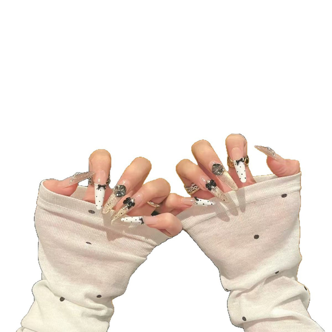 Dekorative Nagelkunstverlängerungen Karnz