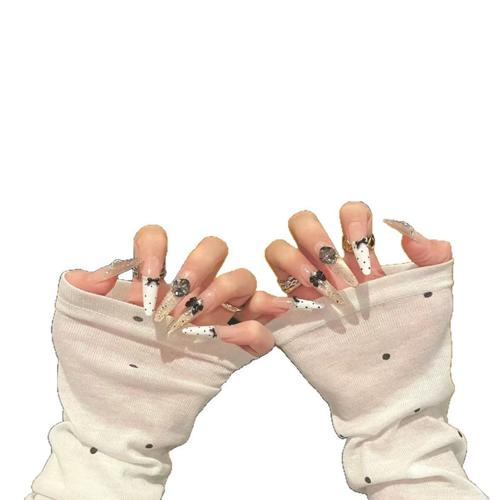 Dekorative Nagelkunstverlängerungen Karnz