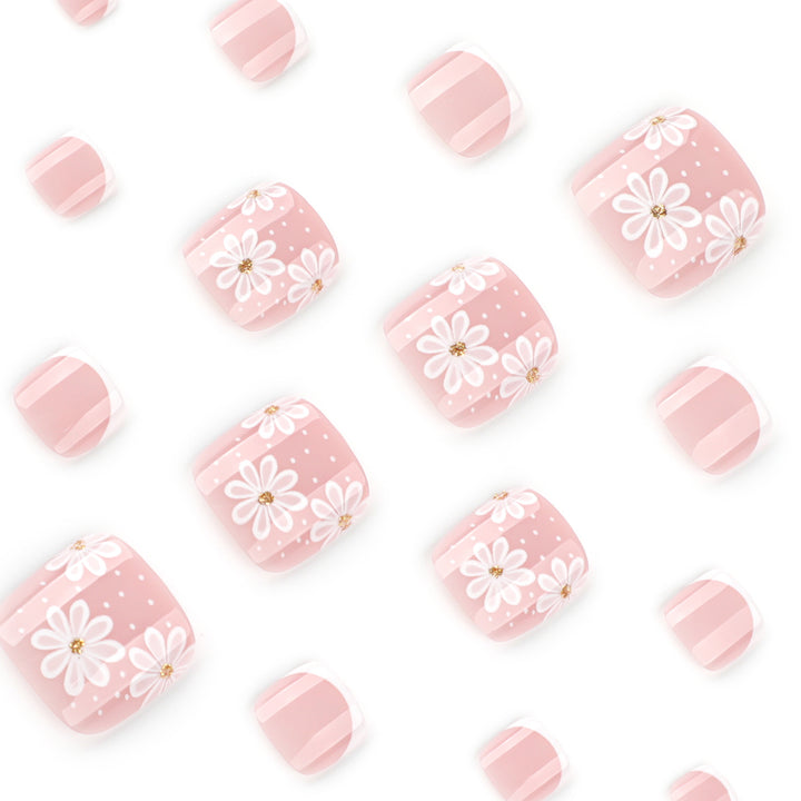 Kunstvolle Fußnagelkunst mit eleganten Gänseblümchen-Motiven Karnz