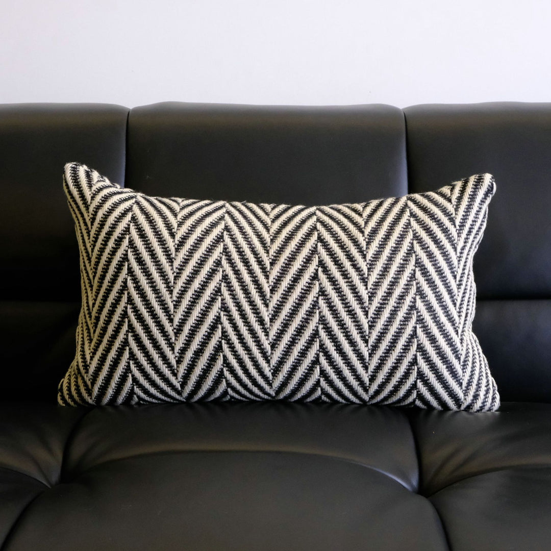Strukturierter Chevron-Muster-Wurfkissen