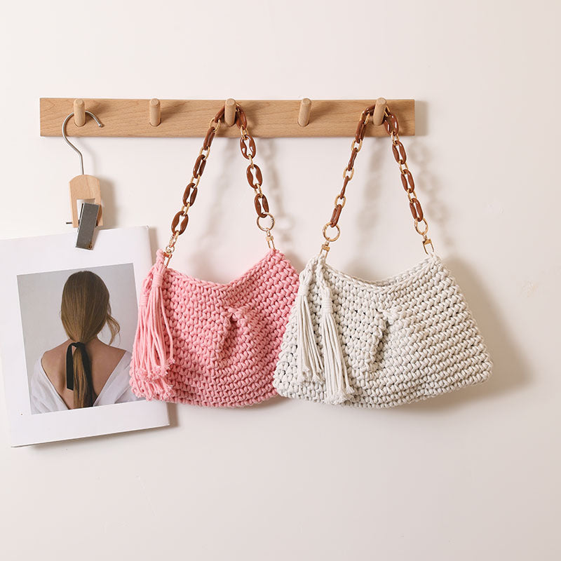 Damen Handgefertigte Schultertasche mit Kettenakzenten Karnz