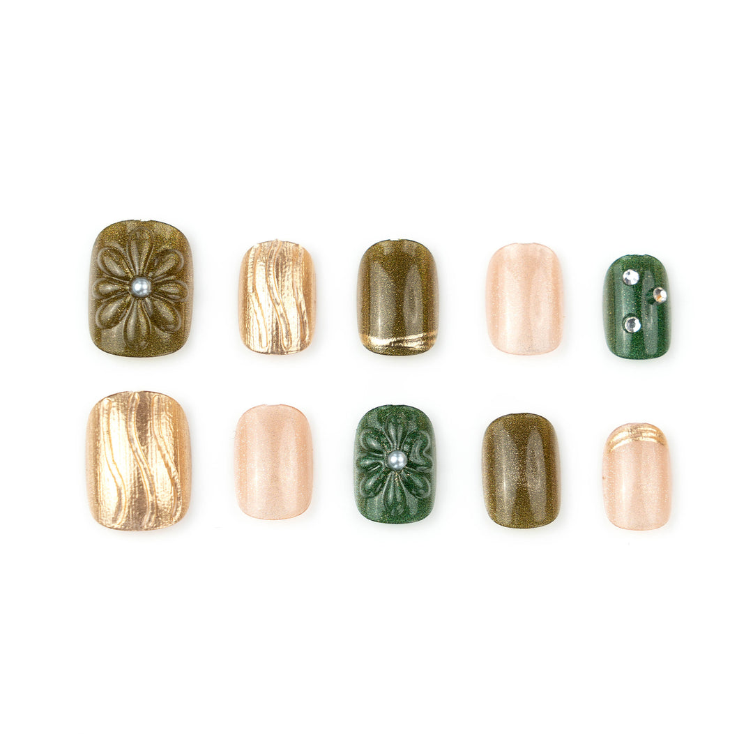 Kreatives Nagelset Karnz