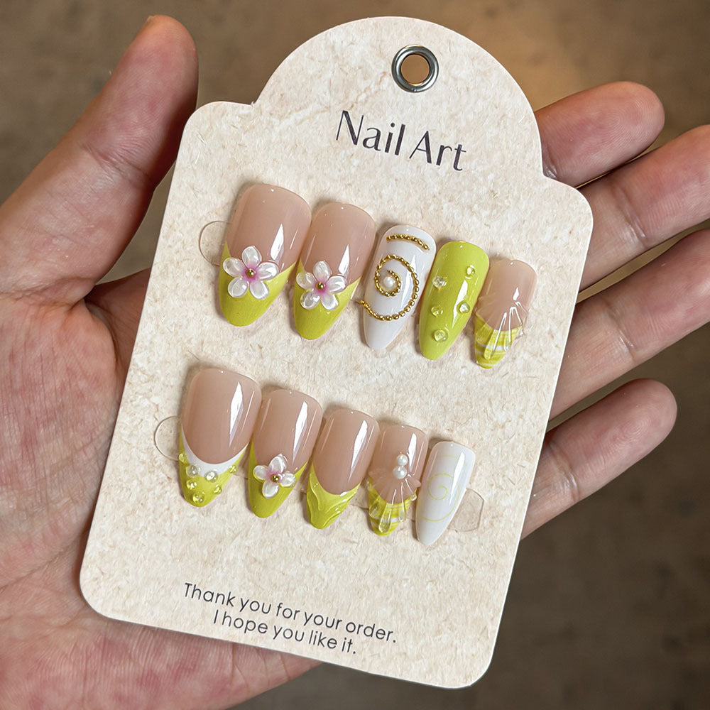 Künstlerisch gestaltetes Press-On Nagelset Karnz