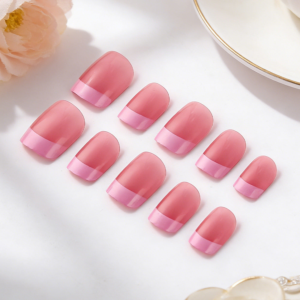 Stilvolle French Tip Gel Nägel Karnz